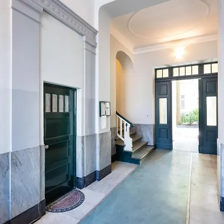 The Duesseldorfer, 1 Bedroom 1 Living Up To 4 People Appartement Berlijn