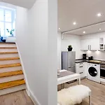 The Duesseldorfer, 1 Bedroom 1 Living Room, Group & Family Friendly, Ideal For 2 - 4 Guests *