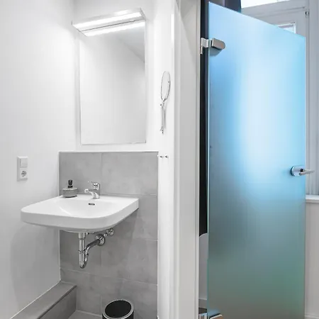 The Duesseldorfer, 1 Bedroom 1 Living Room, Group & Family Friendly, Ideal For 2 - 4 Guests * Berlin