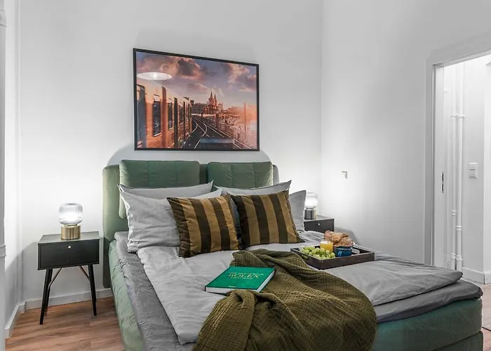 The Duesseldorfer, 1 Bedroom 1 Living Room, Group & Family Friendly, Ideal For 2 - 4 Guests