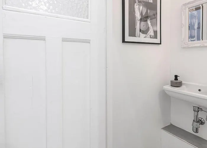 Daire The Duesseldorfer, 1 Bedroom 1 Living Room, Group & Family Friendly, Ideal For 2 - 4 Guests *