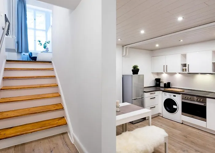 The Duesseldorfer, 1 Bedroom 1 Living Room, Group & Family Friendly, Ideal For 2 - 4 Guests *