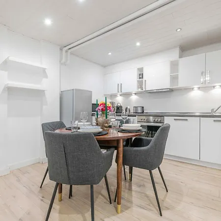 The Duesseldorfer, 1 Bedroom 1 Living Room, Group & Family Friendly, Ideal For 2 - 4 Guests Apartamento