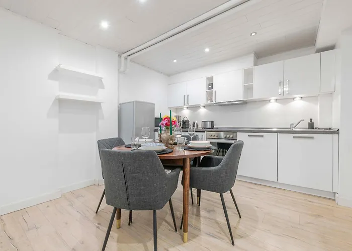 The Duesseldorfer, 1 Bedroom 1 Living Room, Group & Family Friendly, Ideal For 2 - 4 Guests Lejlighed